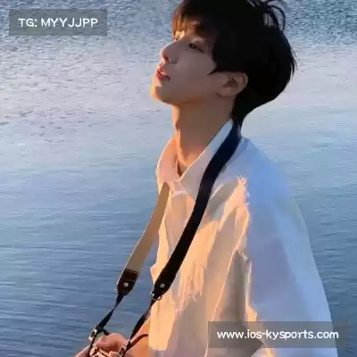 薄霜凤